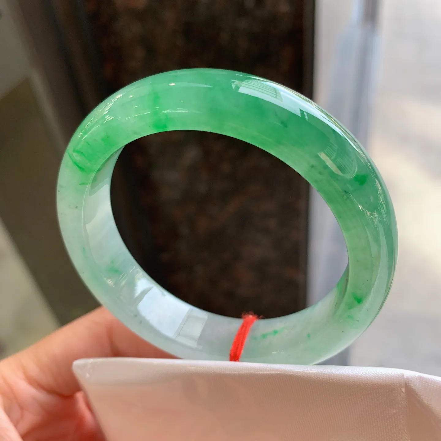 正圈冰飘绿 无瑕 尺寸：52.6/12.7/8.3 种色俱佳