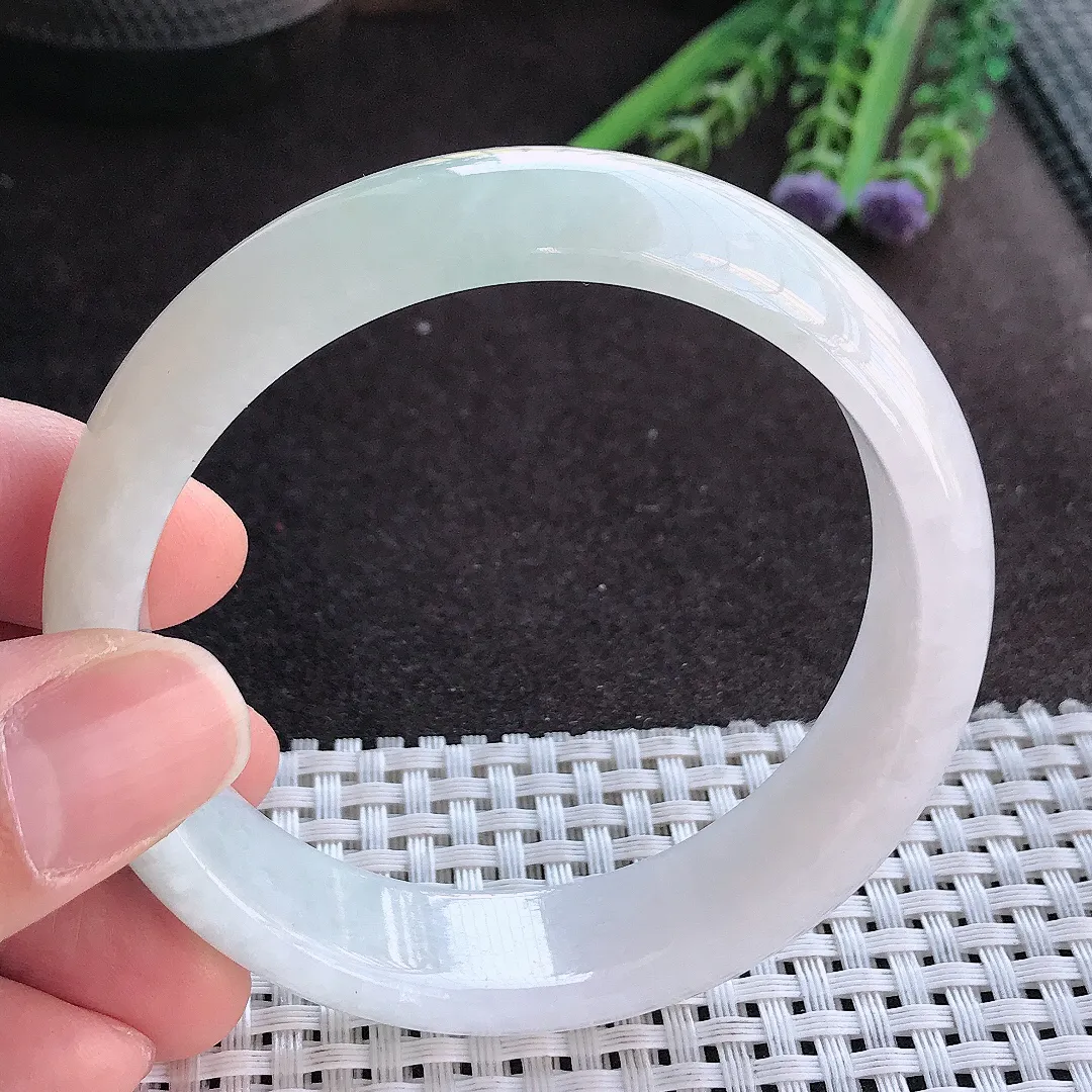 实拍A货翡翠59/15.5/7.5老坑秀气冰润浅绿手镯宽边玉镯手环