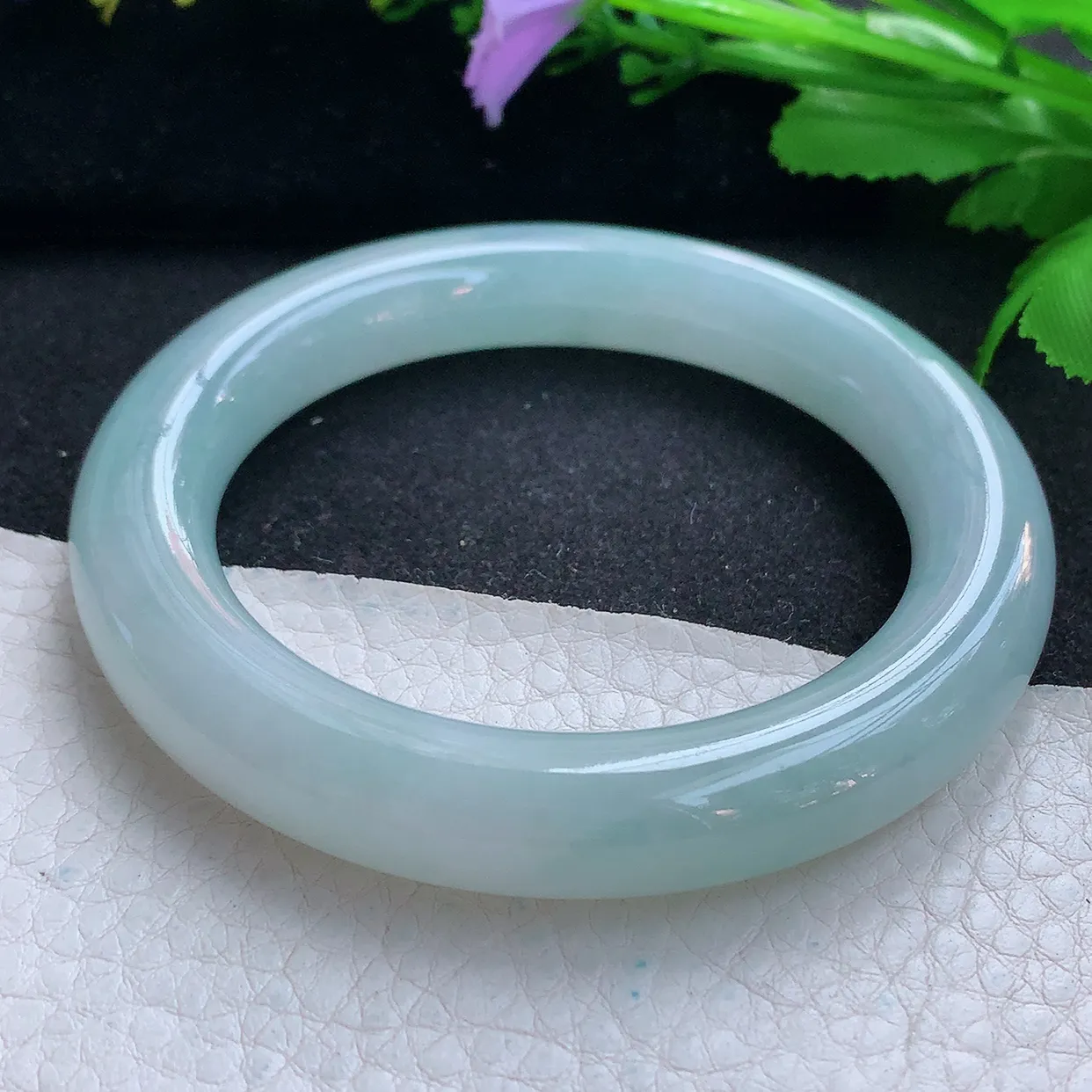 r实拍57*11.3胖圆镯 天然缅甸翡翠玉手镯淡天空蓝圆条美人镯