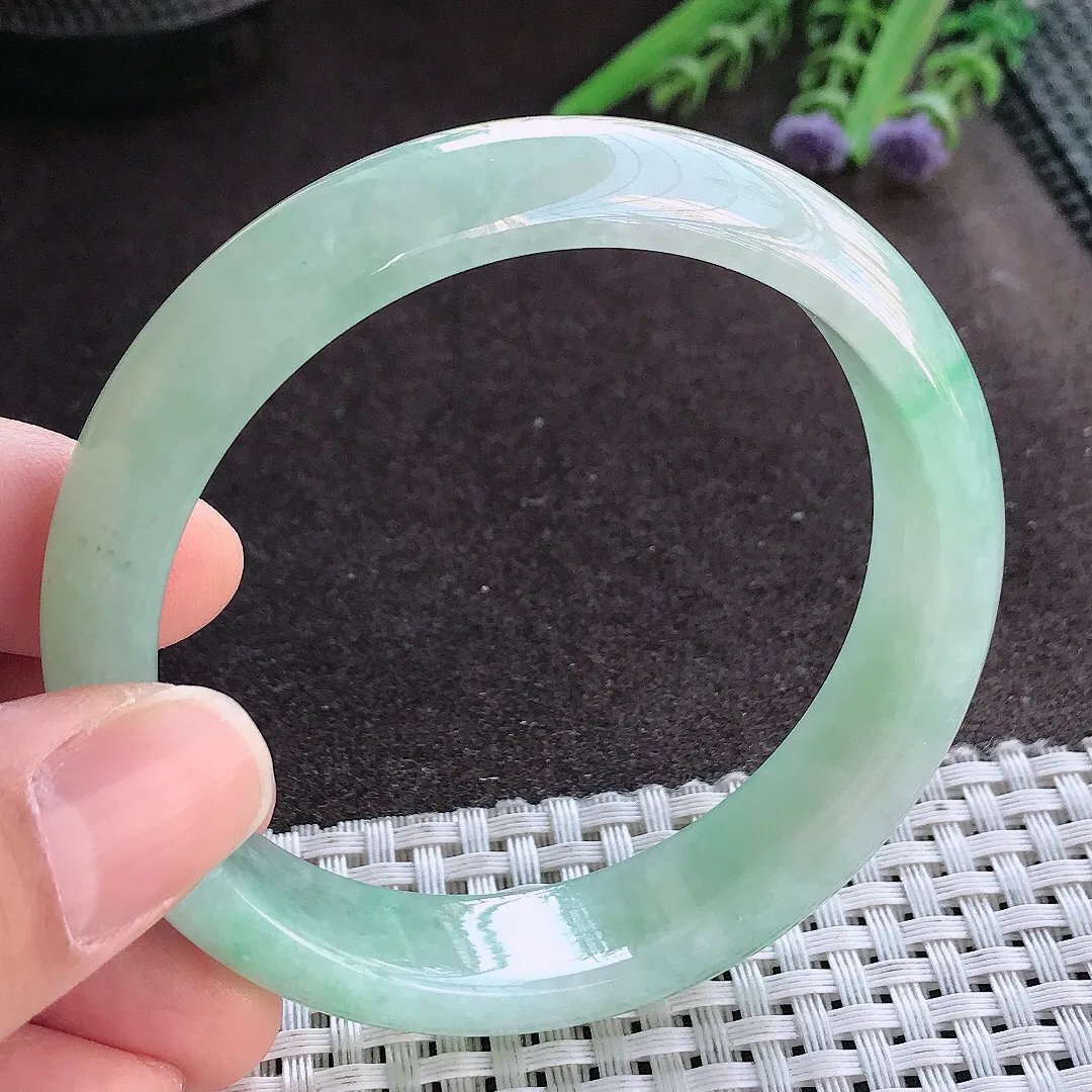 实拍A货翡翠58.5/13.9/7.5老坑秀气冰润冰晴绿手镯宽边玉镯手环