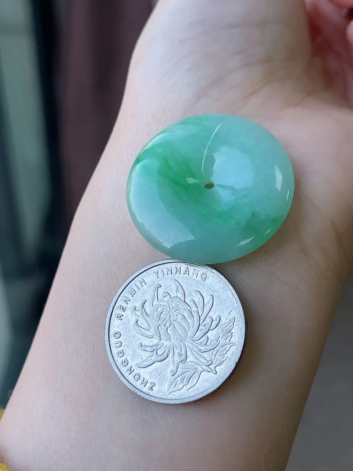 翡翠糯化种绿色平安扣