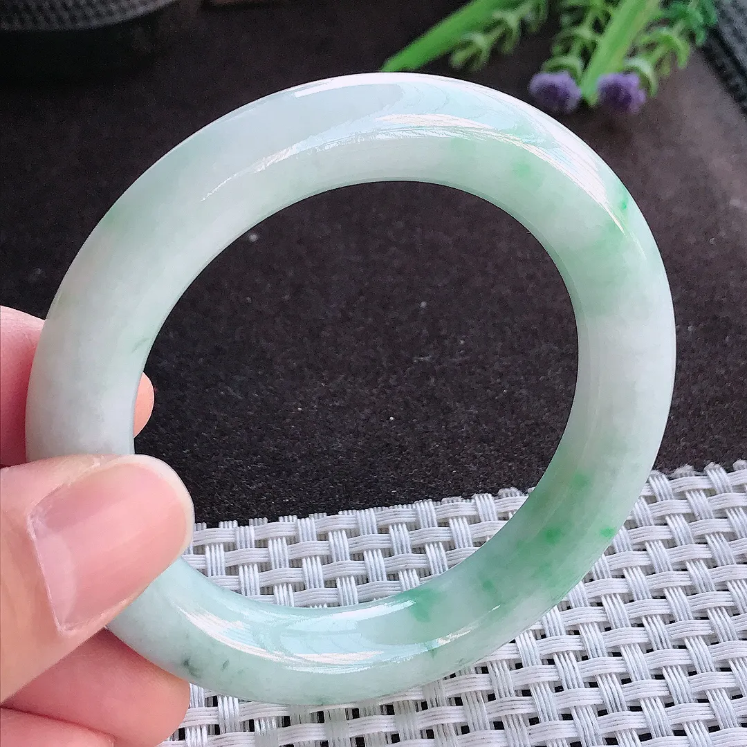 实拍A货翡翠52.8/11.2/11老坑秀气温润飘花圆条手镯玉镯手环