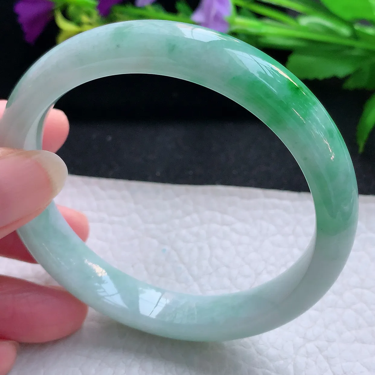 js实拍59*11.5*8平安镯 天然缅甸翡翠玉手镯辣绿水润宽边玉手环