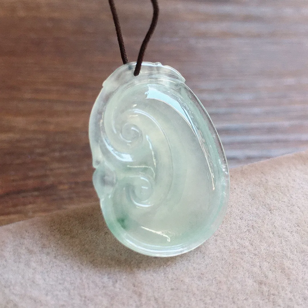 冰飘花如意吊坠 冰润光泽，玉质细腻，种水足，001 尺寸24.1*17.6*3.8