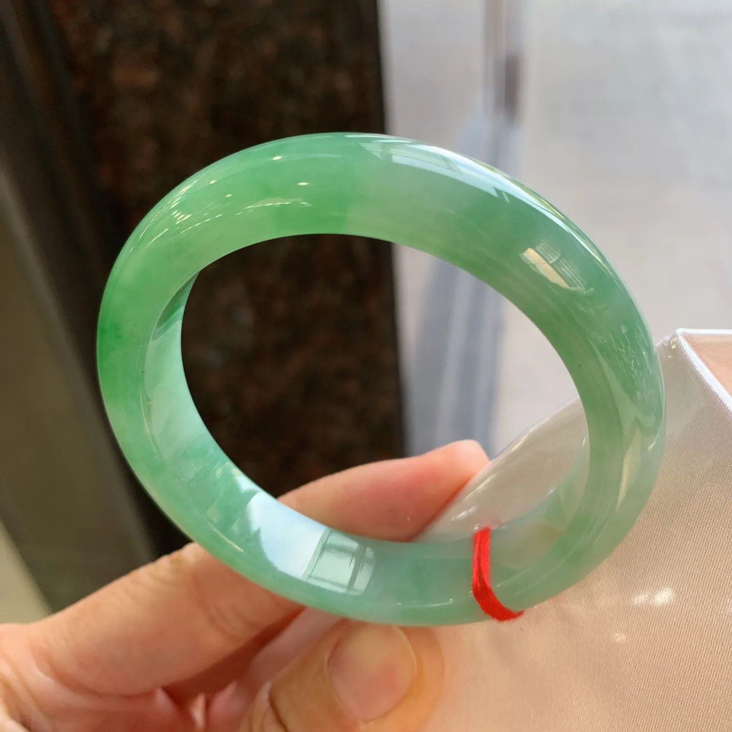 正圈飘绿 无瑕 尺寸：54.6/12.2/8.2  细腻