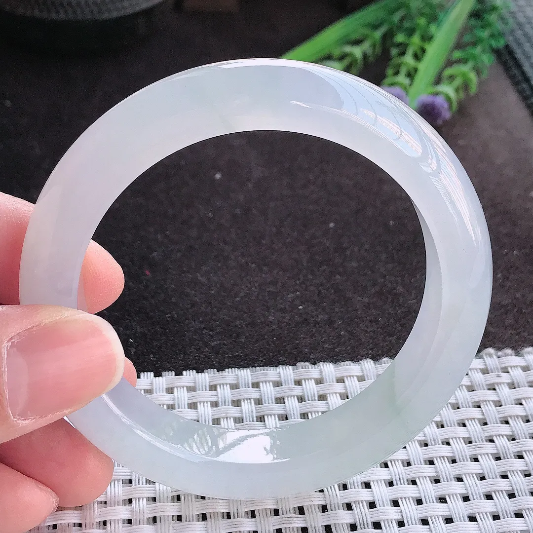 实拍A货翡翠56/12.2/9.3老坑冰种果冻胶月光白手镯宽边玉镯手环