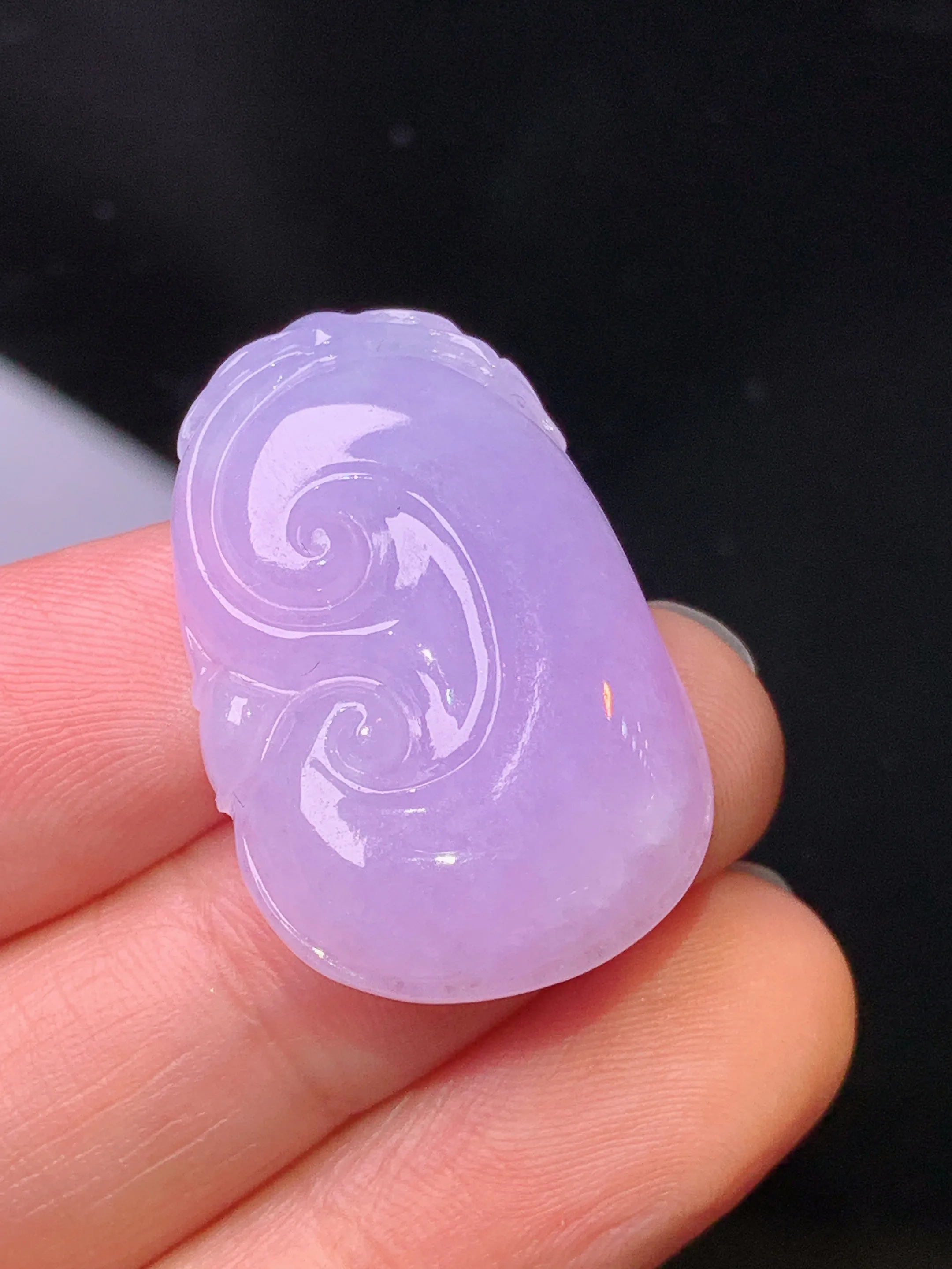 紫罗兰如意吊坠 玉质细腻 色泽艳丽清新 整体尺寸29.6*19.2*5.5