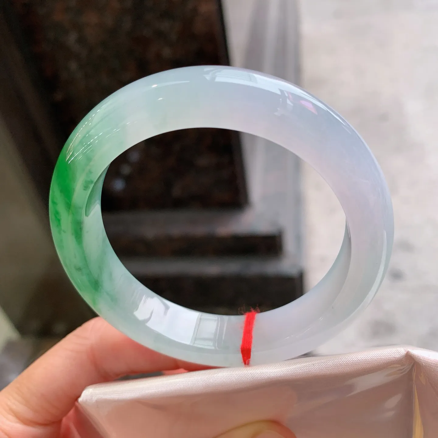 正圈冰飘绿 无瑕 尺寸：55.6/12.9/9.1 种色俱佳