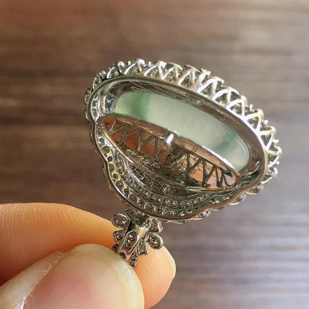 冰晴底舒佛吊坠，18k金镶嵌，冰润细腻，品相好，种水足Lj 尺寸26.4*25.3*10.7