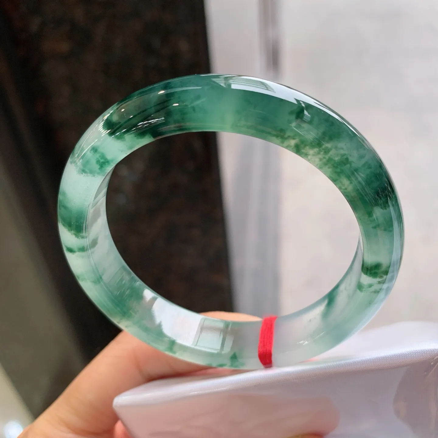 正圈高冰飘花 无瑕 尺寸：55.7/12.2/8.1 起荧光