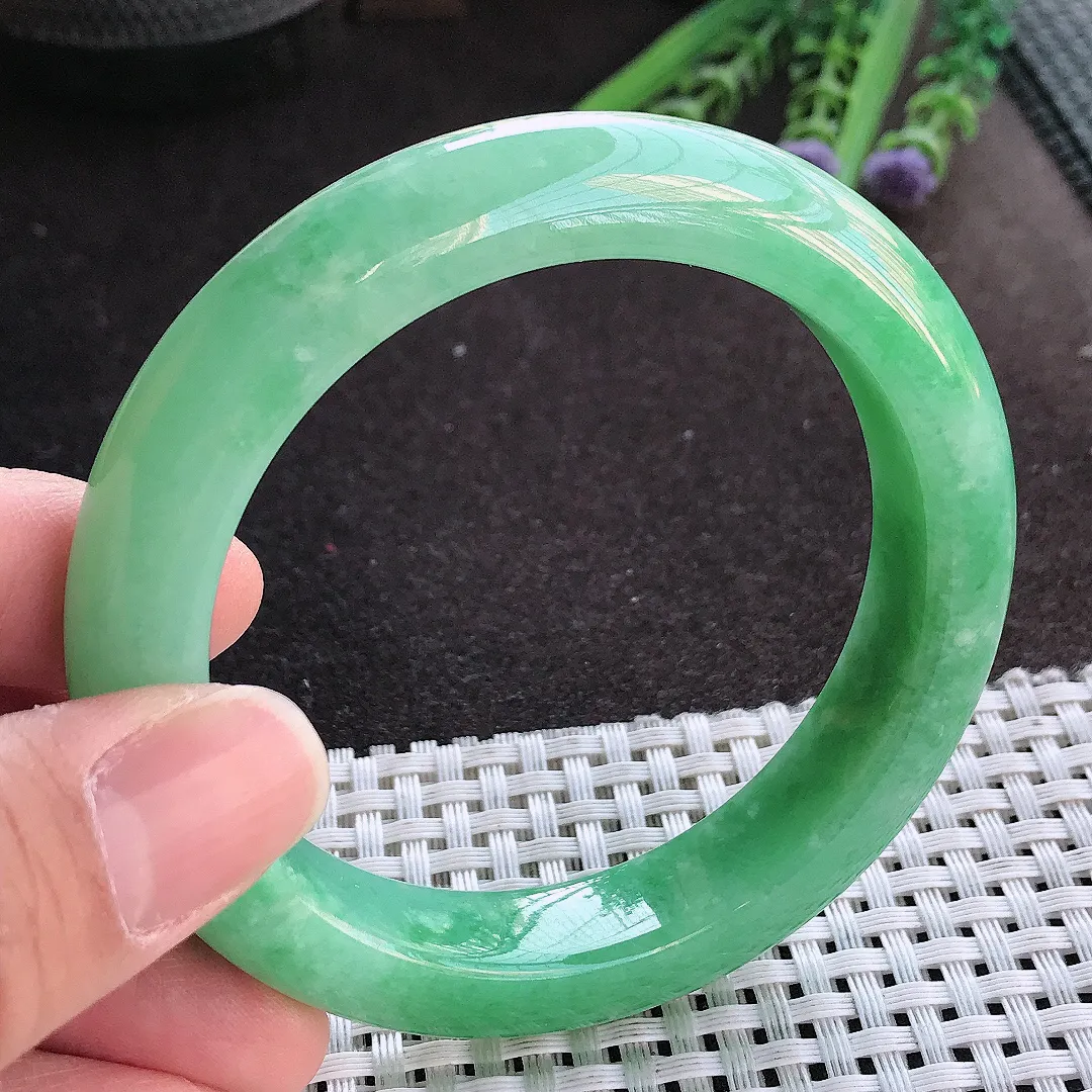 实拍A货翡翠57.8/12.6/9.6老坑精美温润满绿手镯宽边玉镯手环