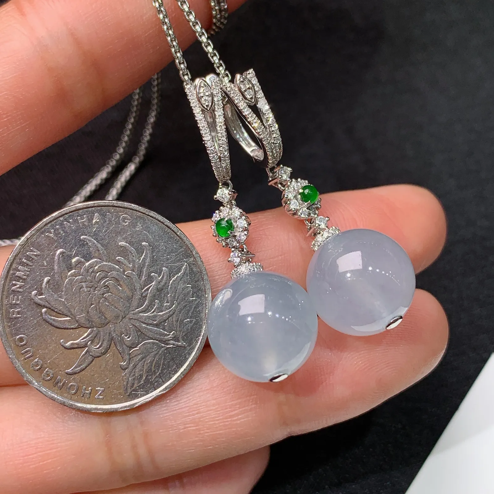 冰种圆珠耳坠，18k金镶嵌，温润细腻，简约时尚，冰润细腻，种水足，Of 直径12.6