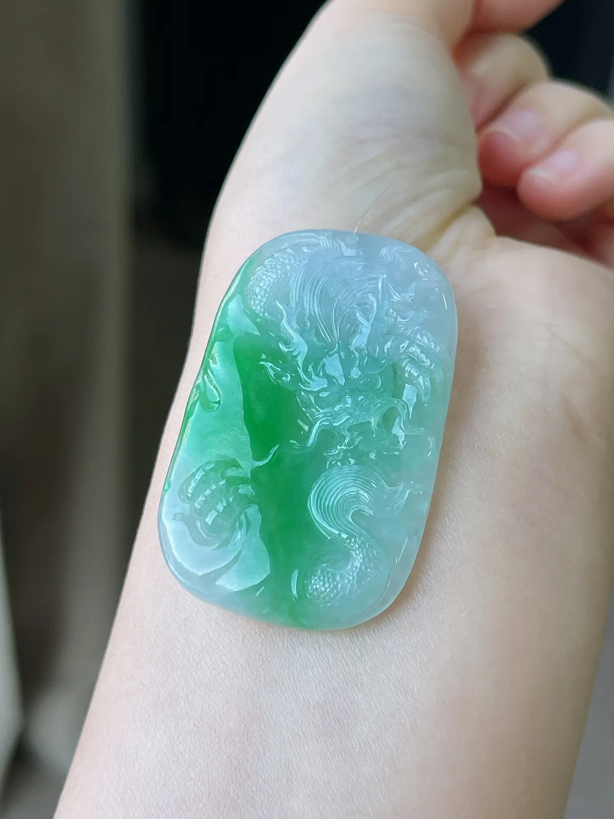 翡翠冰糯种飘绿吊坠