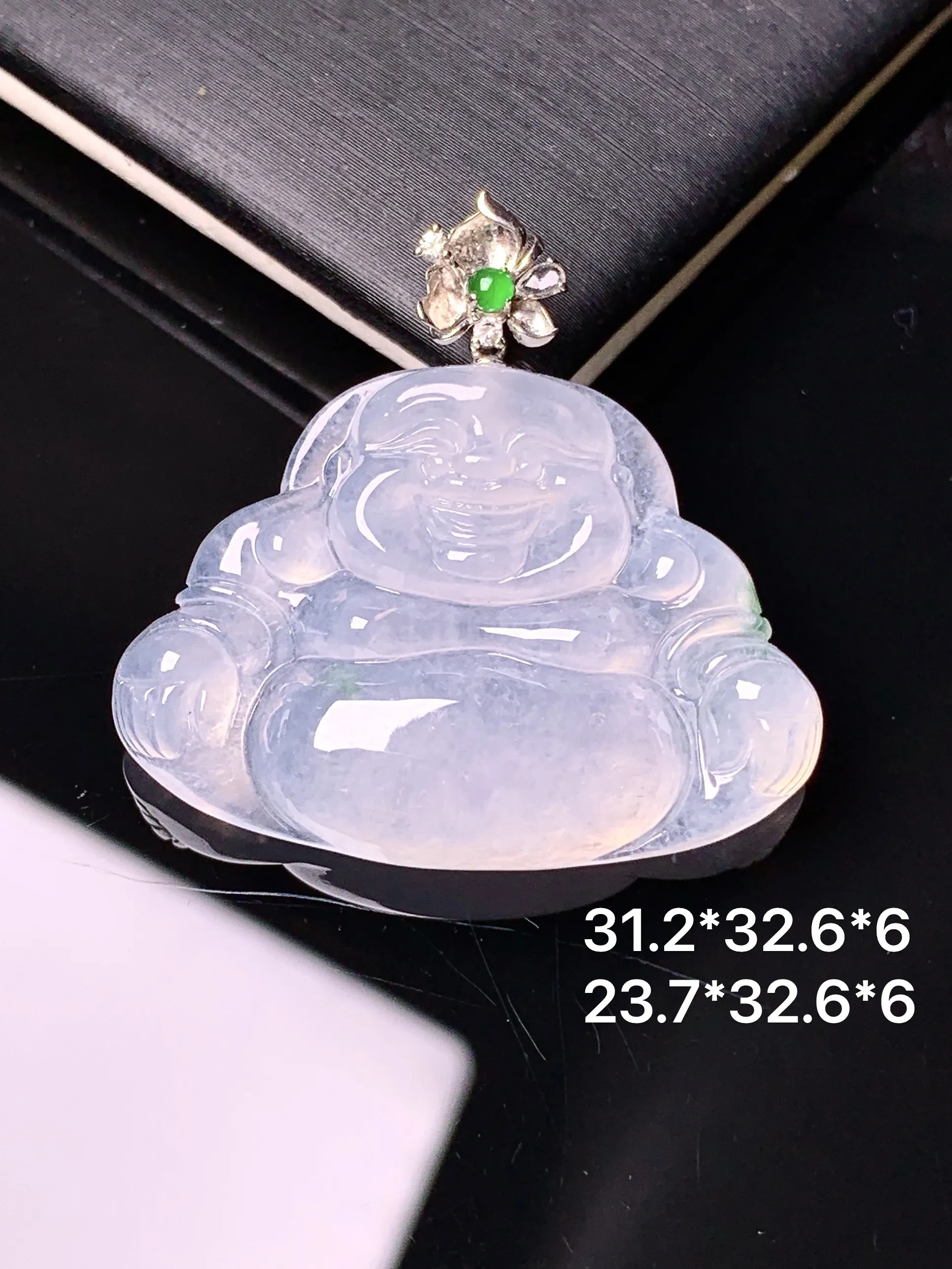 18k金镶嵌冰种佛公吊坠 玉质细腻 色泽艳丽清新 整体尺寸31.2*32.6*6