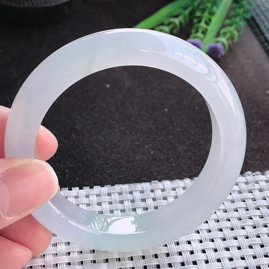 实拍A货翡翠56/12.2/9.3老坑冰种果冻胶月光白手镯宽边玉镯手环