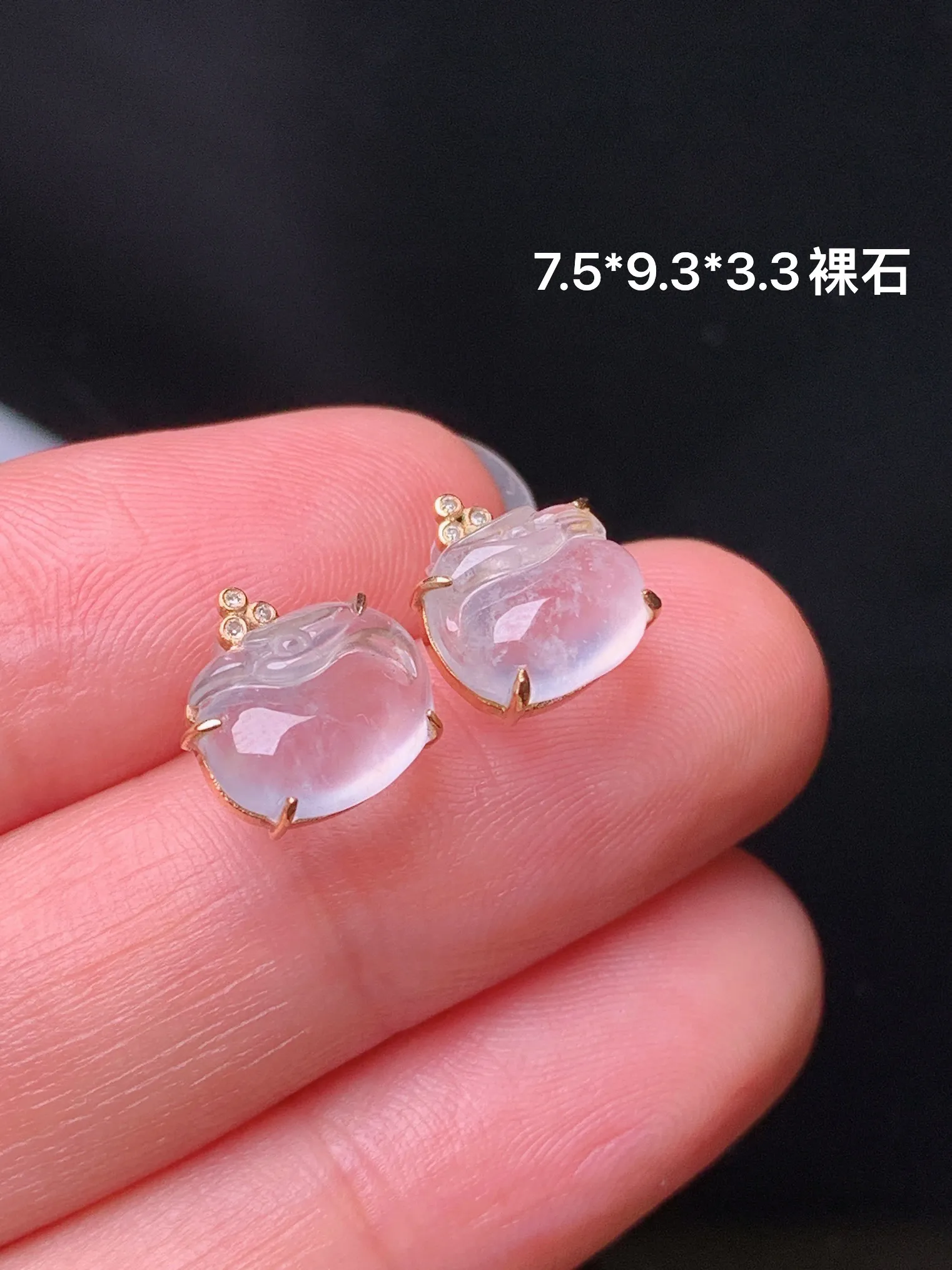 18k金镶嵌冰种天鹅耳钉 玉质细腻 色泽艳丽清新 裸石尺寸7.5*9.3*3.3