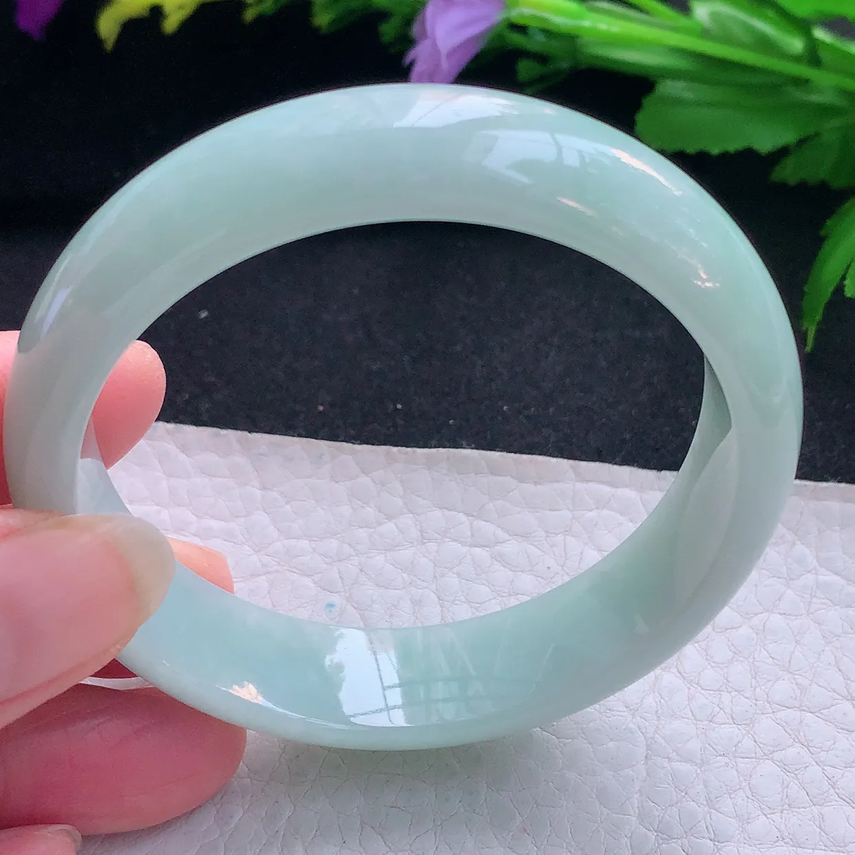 js实拍55*14.3*7平安镯 天然缅甸翡翠玉手镯甜绿水润宽边玉手环