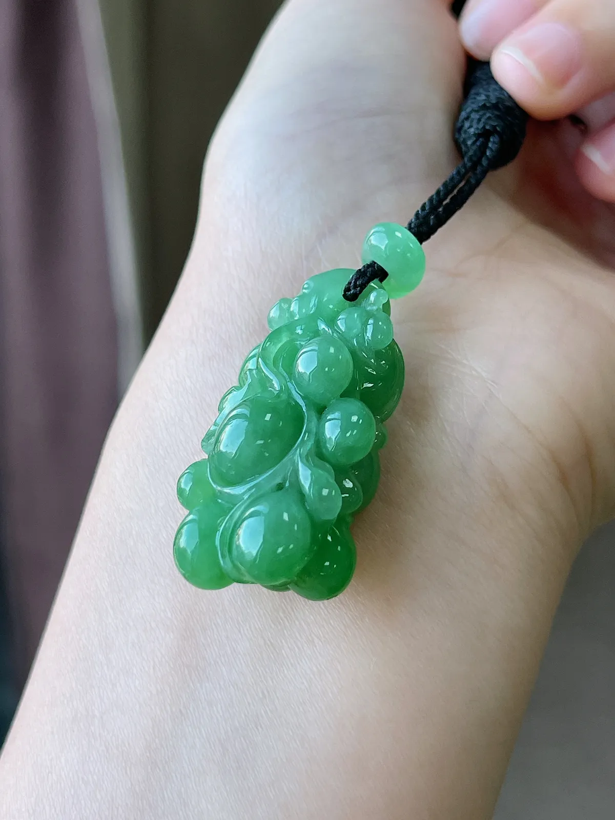 翡翠糯化种绿色吊坠