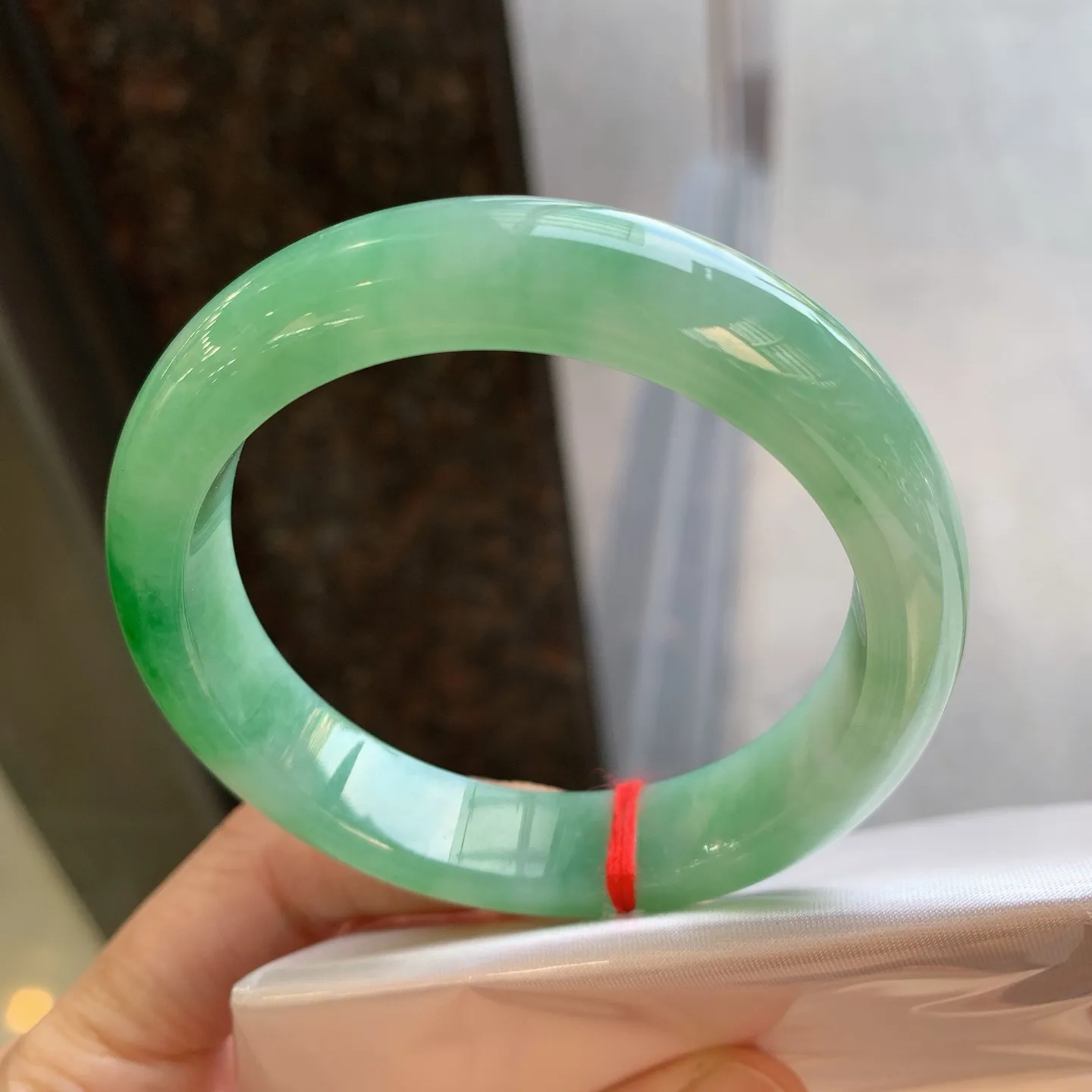 正圈飘绿 无瑕 尺寸：54.6/12.2/8.2  细腻