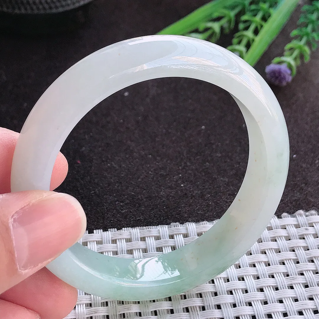 实拍A货翡翠53/12.3/8老坑精美冰润飘花手镯宽边玉镯手环