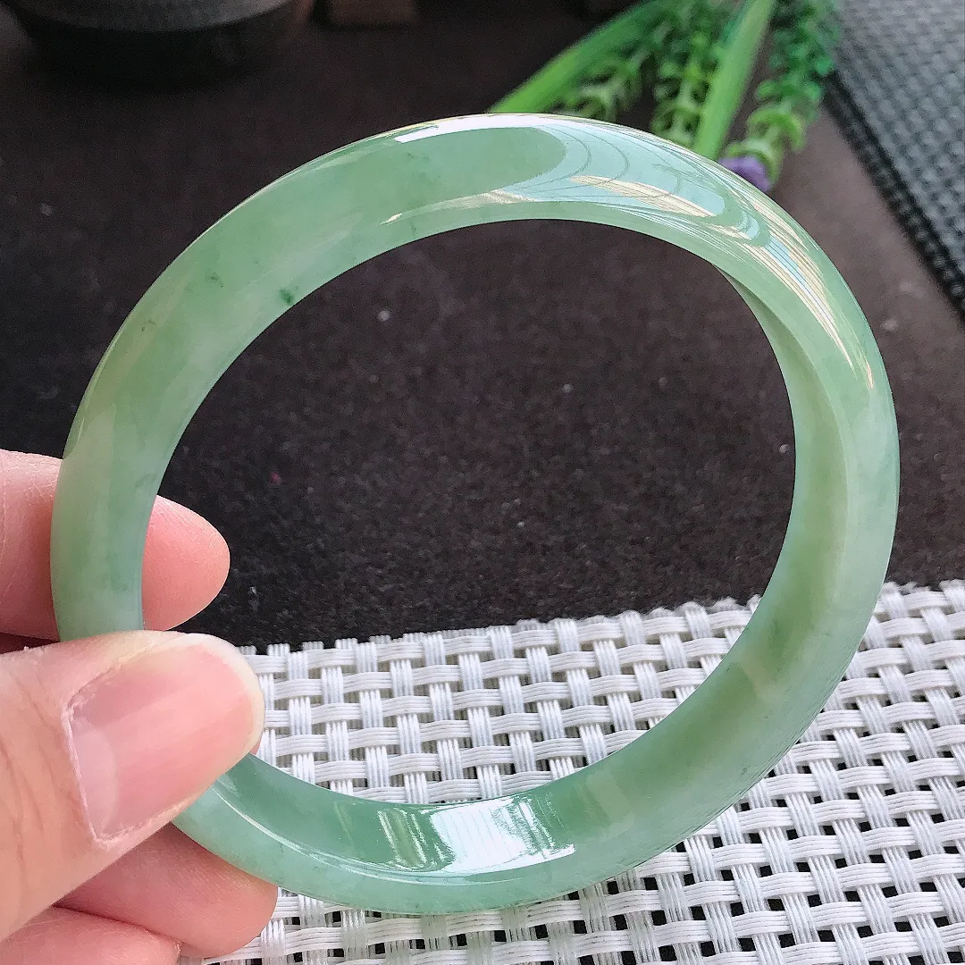 实拍A货翡翠65.5/13.5/7.5老坑冰胶满油绿手镯大圈口宽边玉镯手环