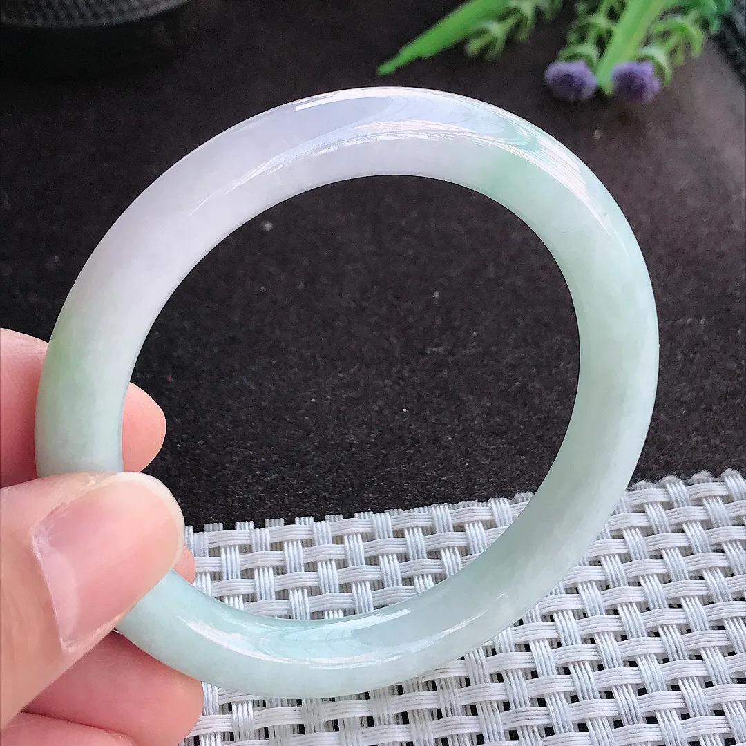实拍A货翡翠55/8.8老坑清秀温润浅绿色圆条手镯玉镯手环