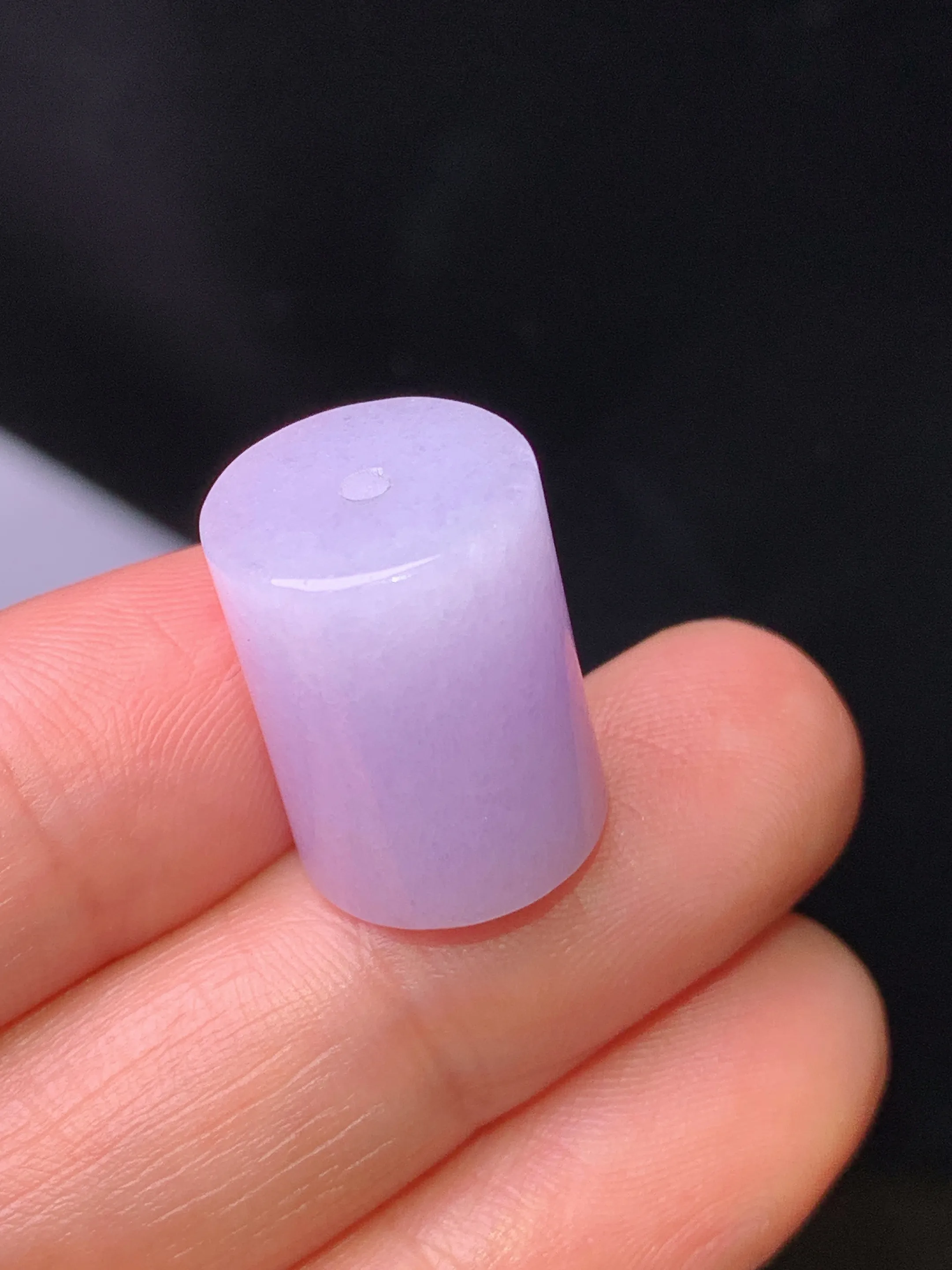 紫罗兰路路通吊坠 玉质细腻 色泽艳丽清新 整体尺寸12.7*17