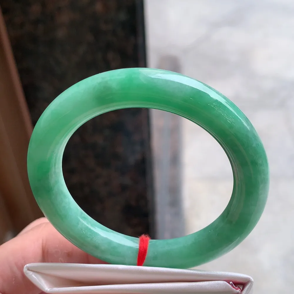 圆条冰糯翠绿 无瑕 尺寸:53.6/10.5 色好