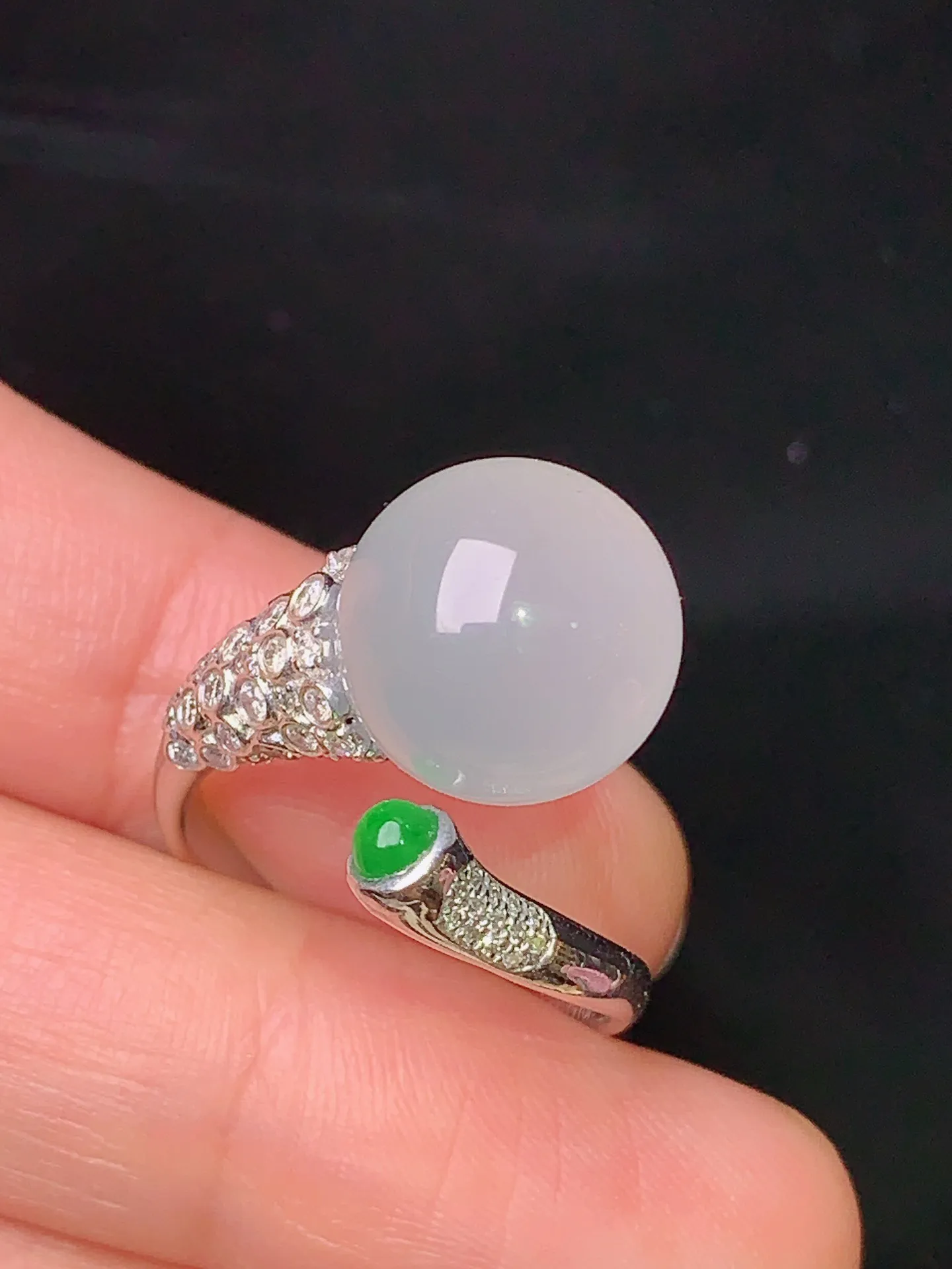 18k金钻镶嵌冰种圆珠项链 玉质细腻 色泽艳丽清新 圈口15 整体尺寸11.8