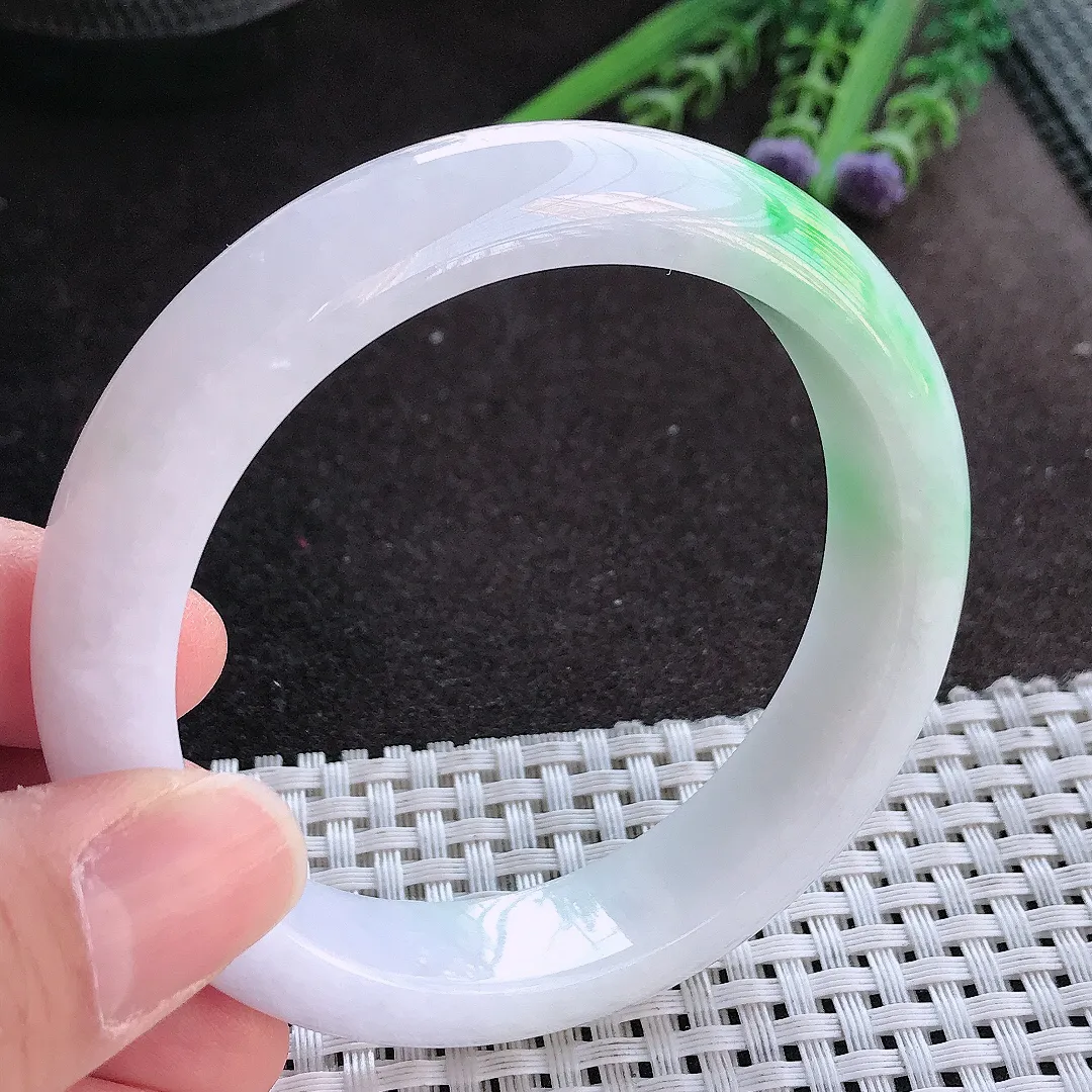 实拍A货翡翠57.5/13.3/8.8老坑精美飘阳绿白底青手镯宽边玉镯手环