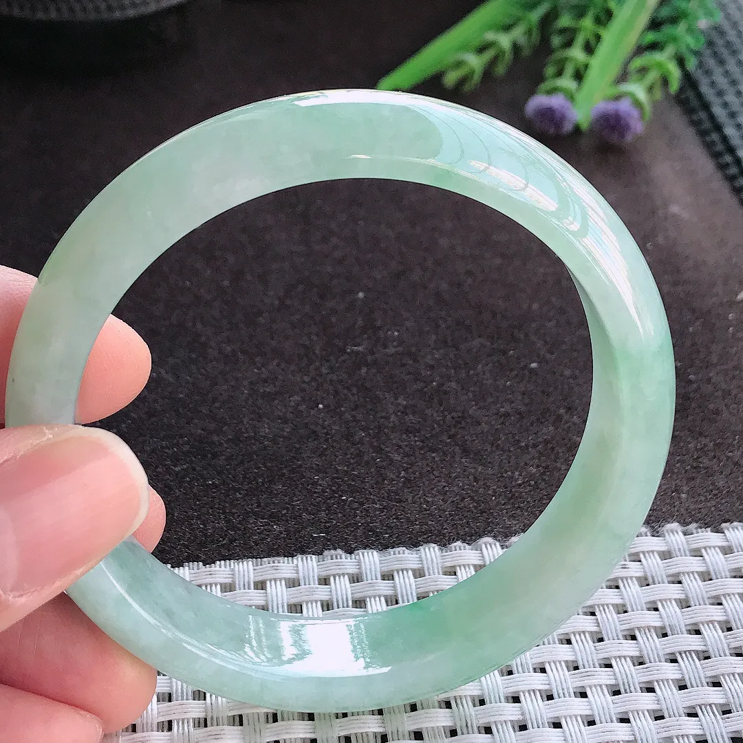 实拍A货翡翠58.5/13.9/7.5老坑秀气冰润冰晴绿手镯宽边玉镯手环