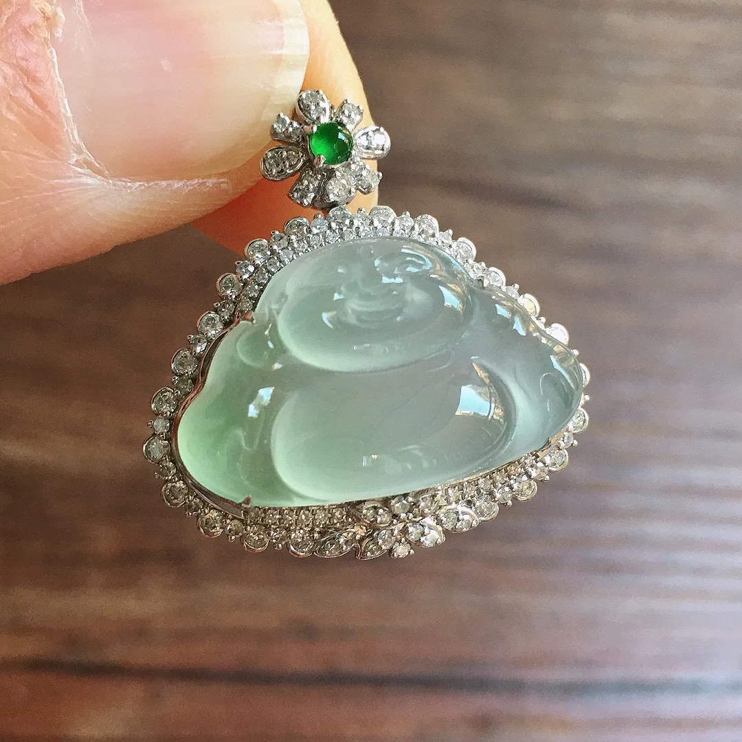 冰晴底舒佛吊坠，18k金镶嵌，冰润细腻，品相好，种水足Lj 尺寸26.4*25.3*10.7