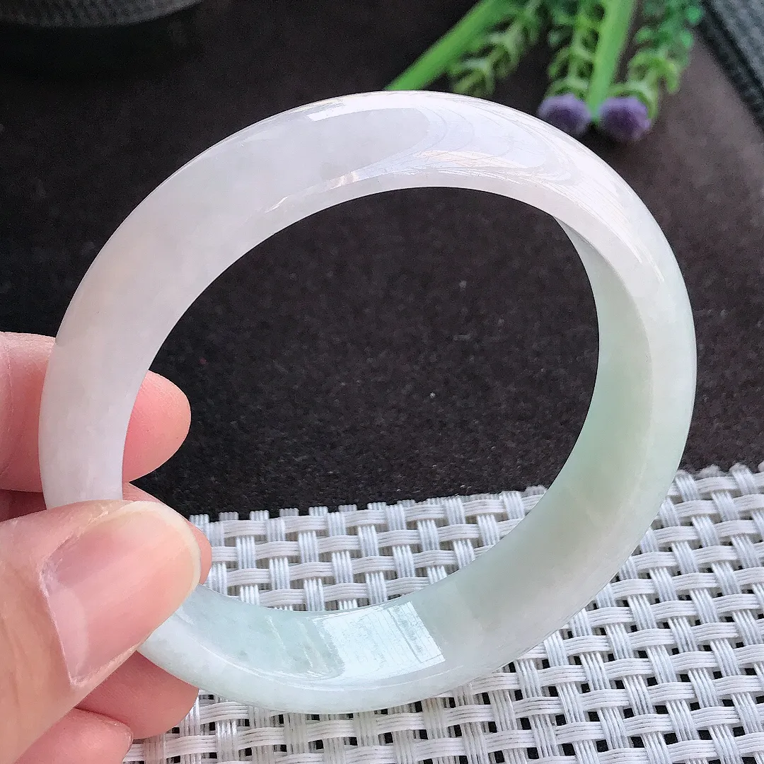 实拍A货翡翠59/15.5/7.5老坑秀气冰润浅绿手镯宽边玉镯手环