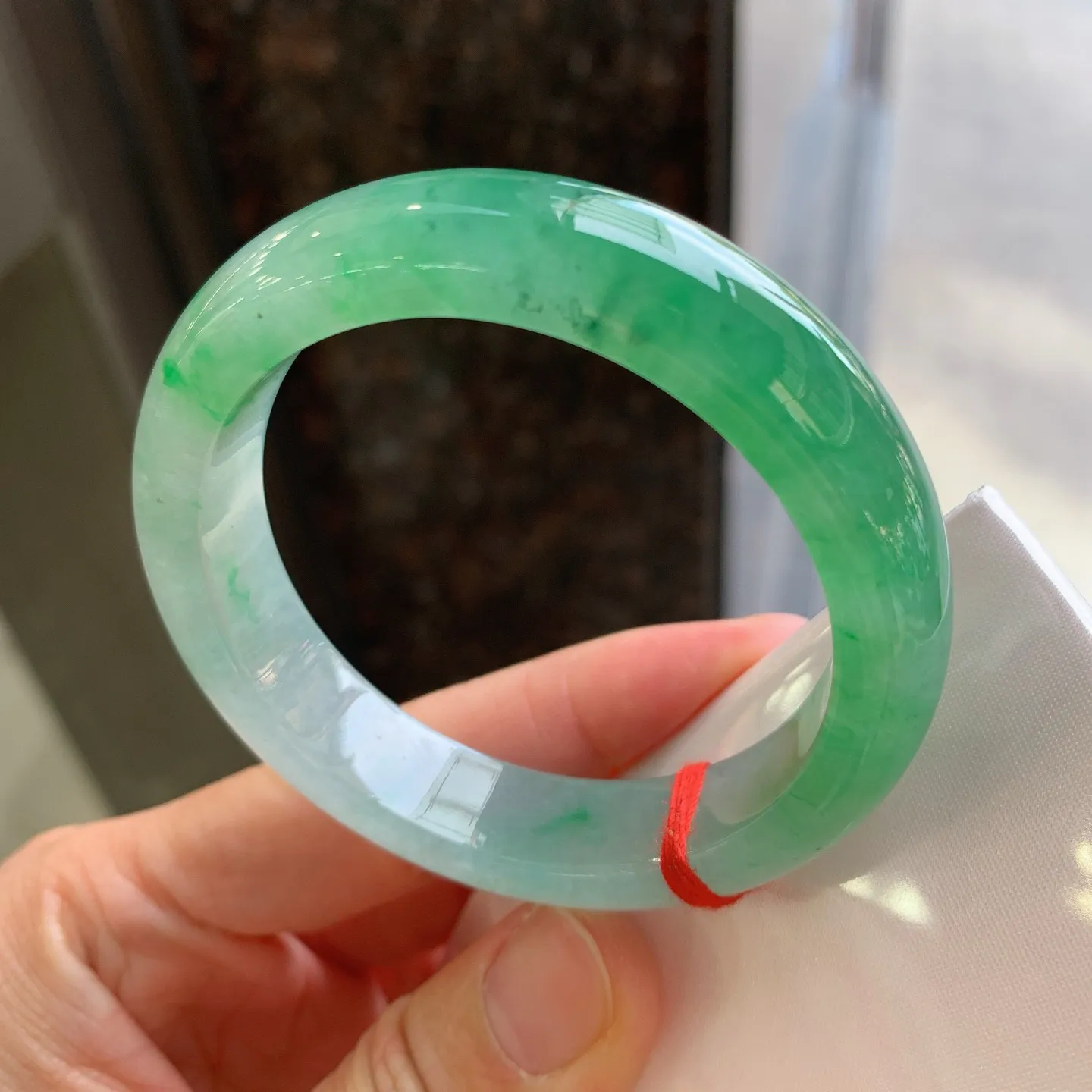 正圈冰飘绿 无瑕 尺寸：52.6/12.7/8.3 种色俱佳