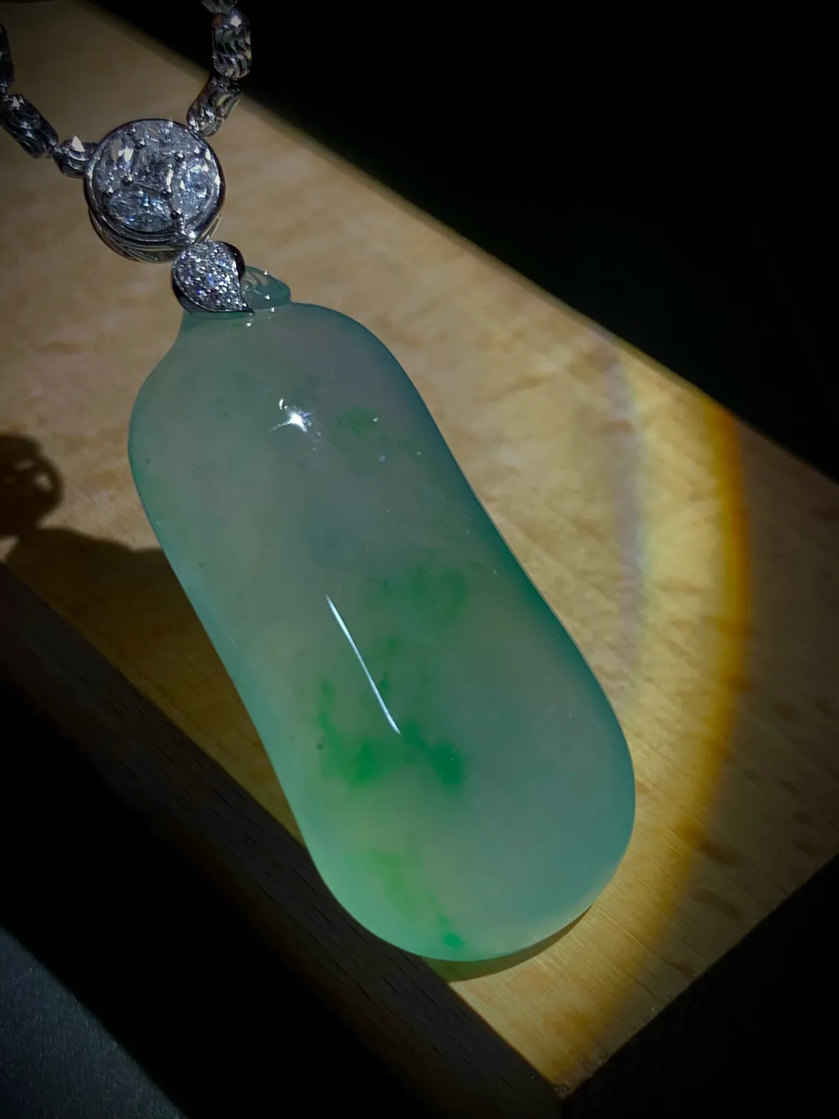 绿花福瓜，51-裸石41-19-11mm，
16g，18K金，南非钻，不配图链