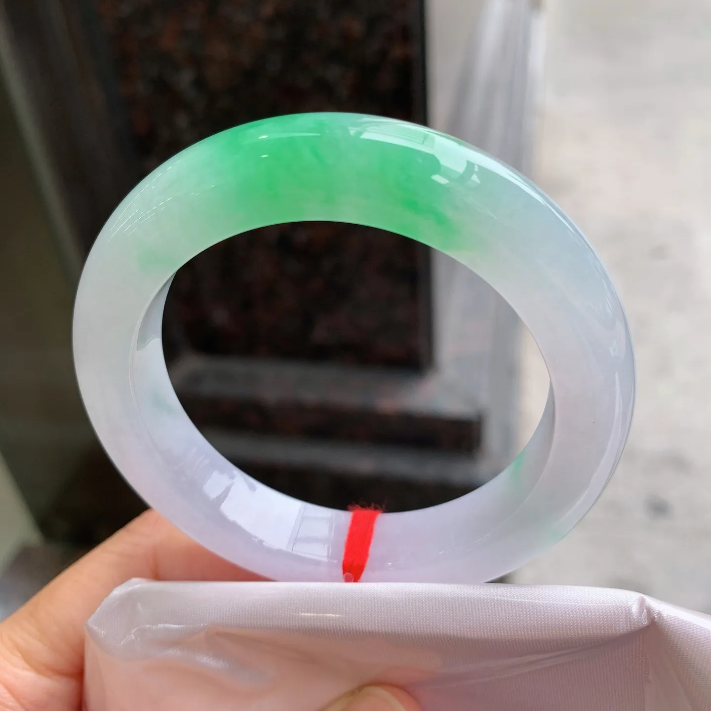 正圈飘绿 无瑕 尺寸：55.7/12.3/10.2 清爽色阳