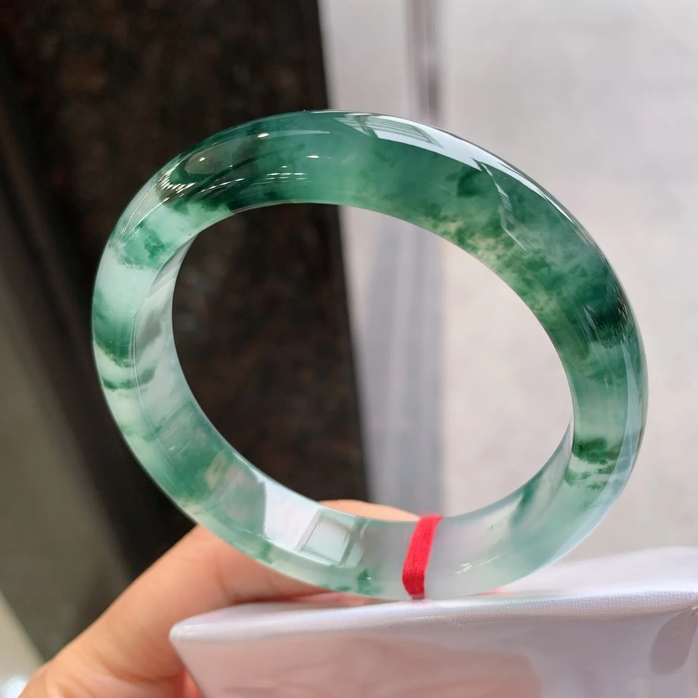 正圈高冰飘花 无瑕 尺寸：55.7/12.2/8.1 起荧光