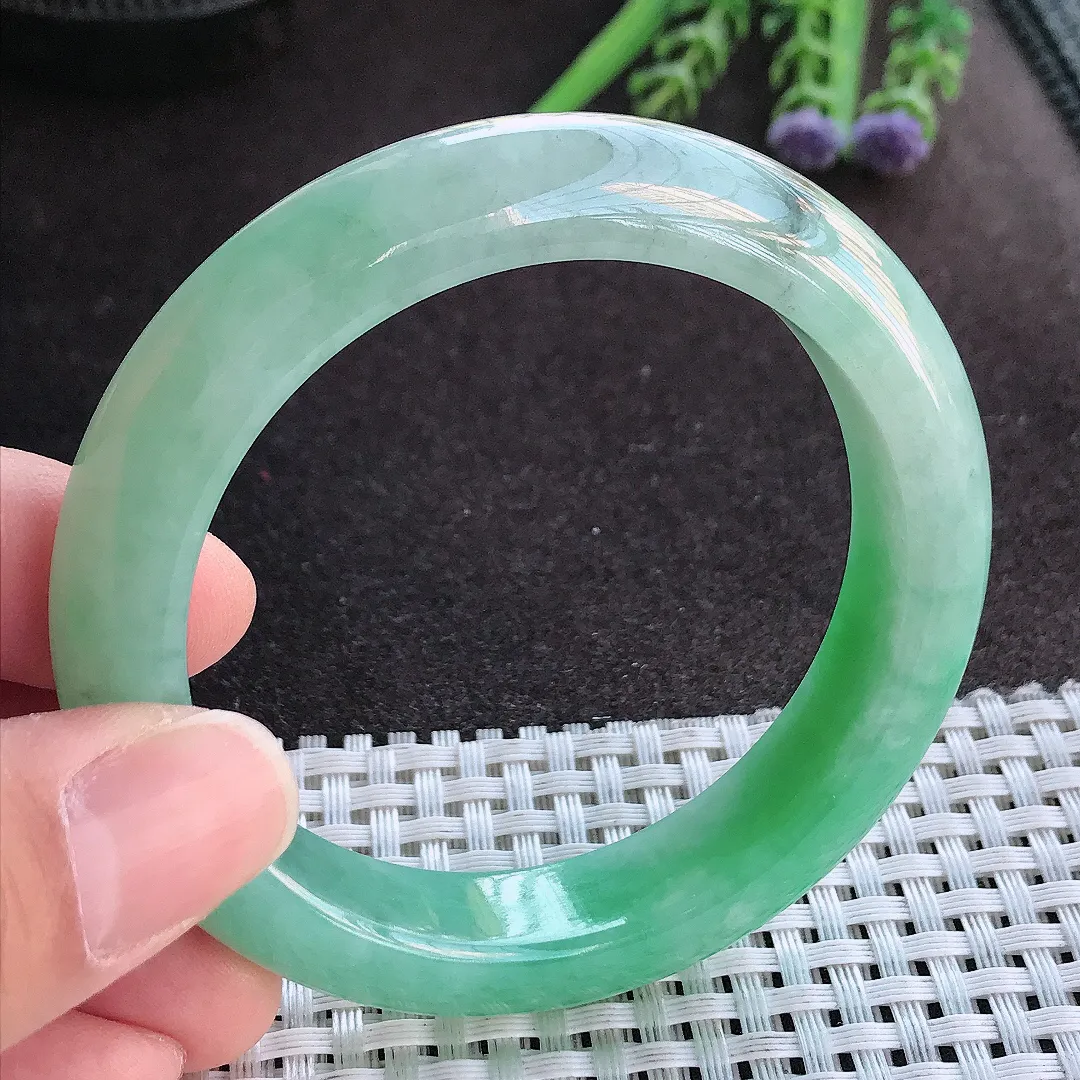 实拍A货翡翠54.5/12.4/8.8老坑精美冰润满绿手镯宽边玉镯手环