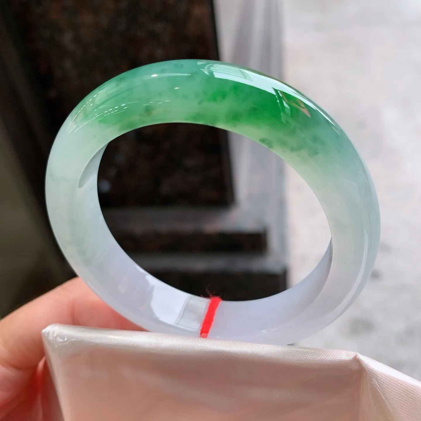 正圈冰飘绿 无瑕 尺寸：55.6/12.9/9.1 种色俱佳