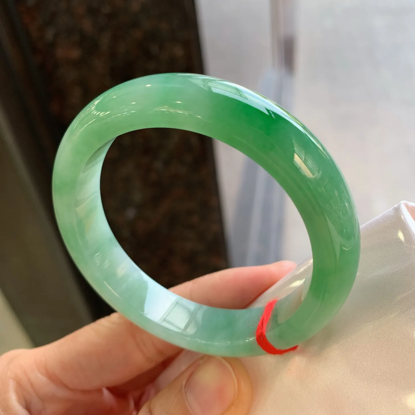 正圈飘绿 无瑕 尺寸：54.6/12.2/8.2  细腻