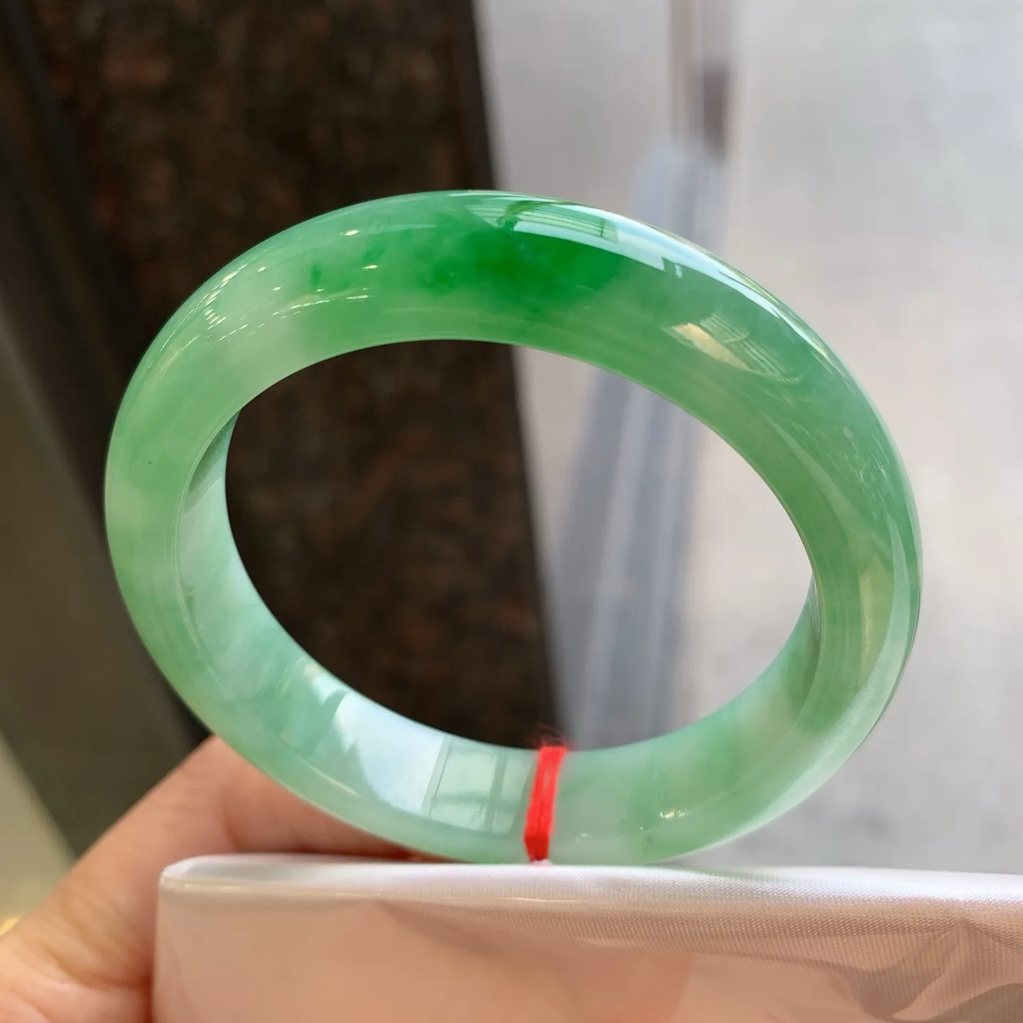 正圈飘绿 无瑕 尺寸：54.6/12.2/8.2  细腻