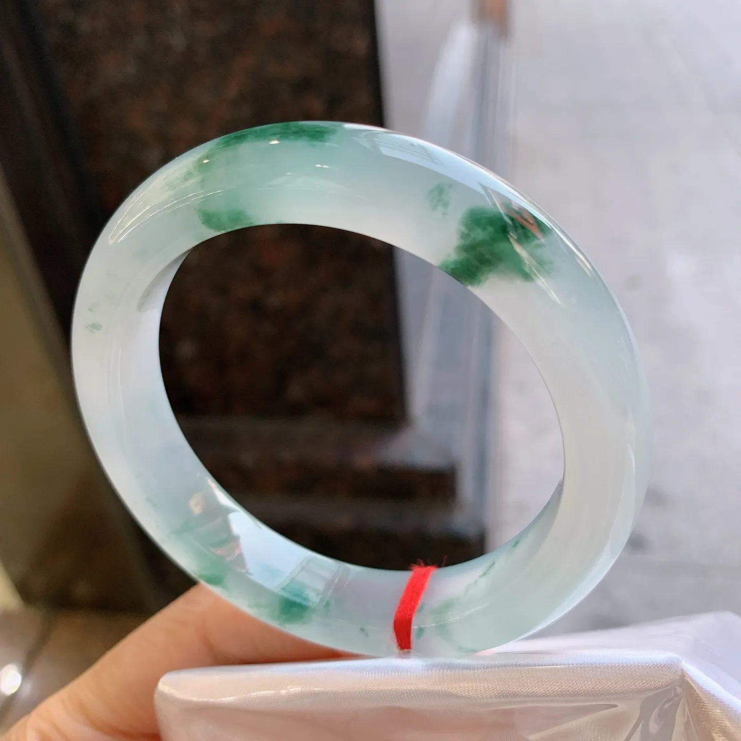 正圈表冰飘花 无瑕 尺寸：59.4/12.5/10 大圈口