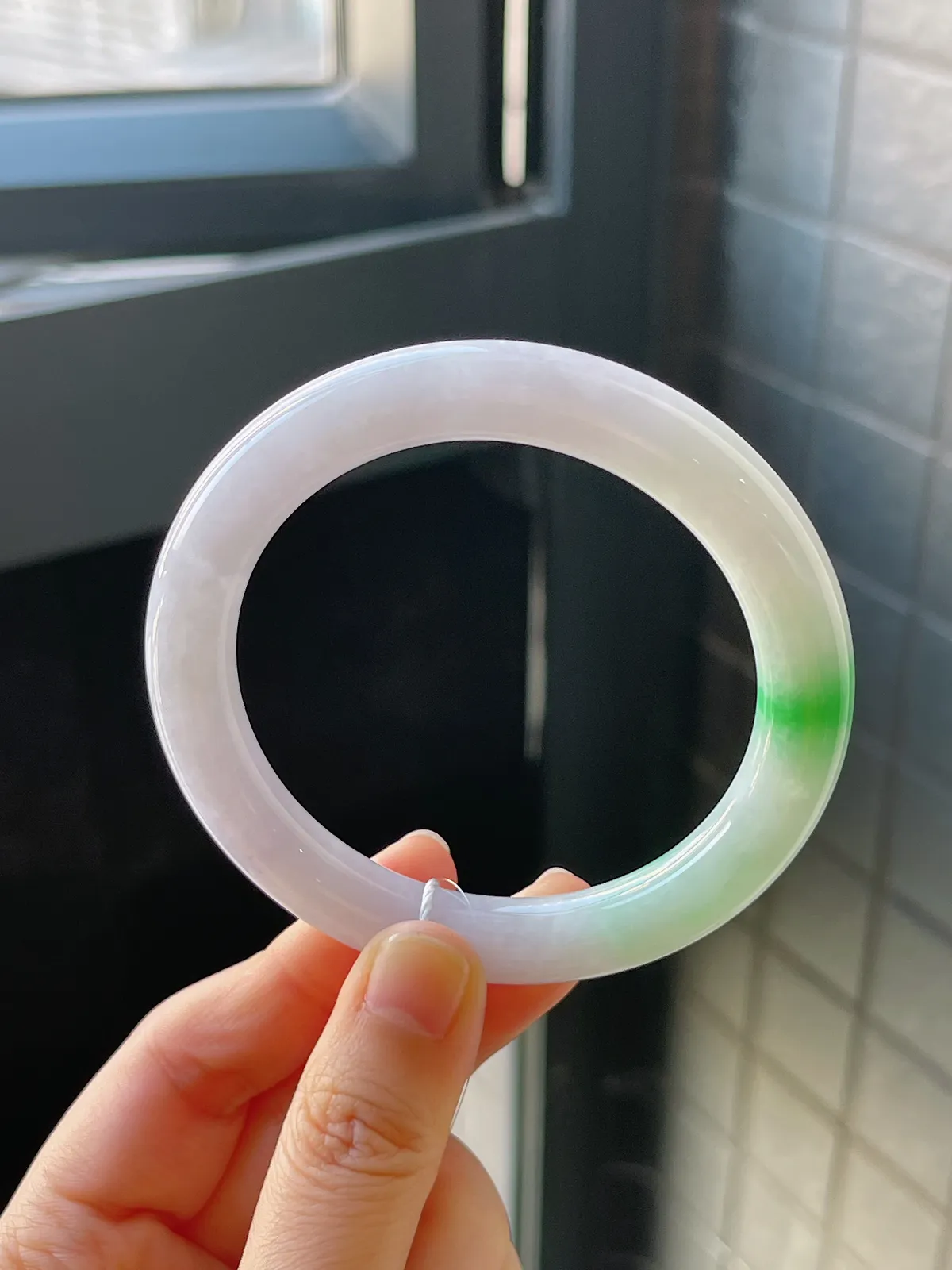 圆镯57圈口，翡翠糯化种飘绿手镯