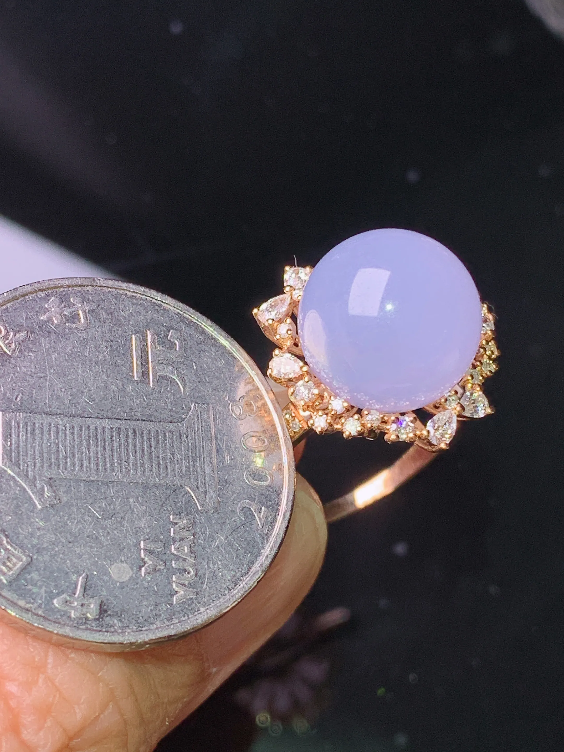 18k金钻镶嵌紫罗兰蛋面戒指 玉质细腻 色泽艳丽清新 圈口14.5 整体尺寸16.8*16.3*12.8