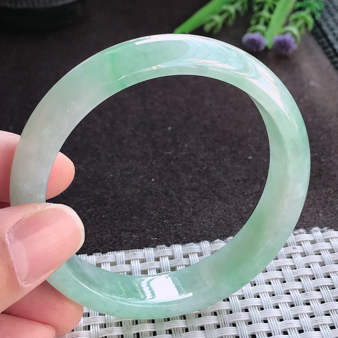 实拍A货翡翠58.5/13.9/7.5老坑秀气冰润冰晴绿手镯宽边玉镯手环