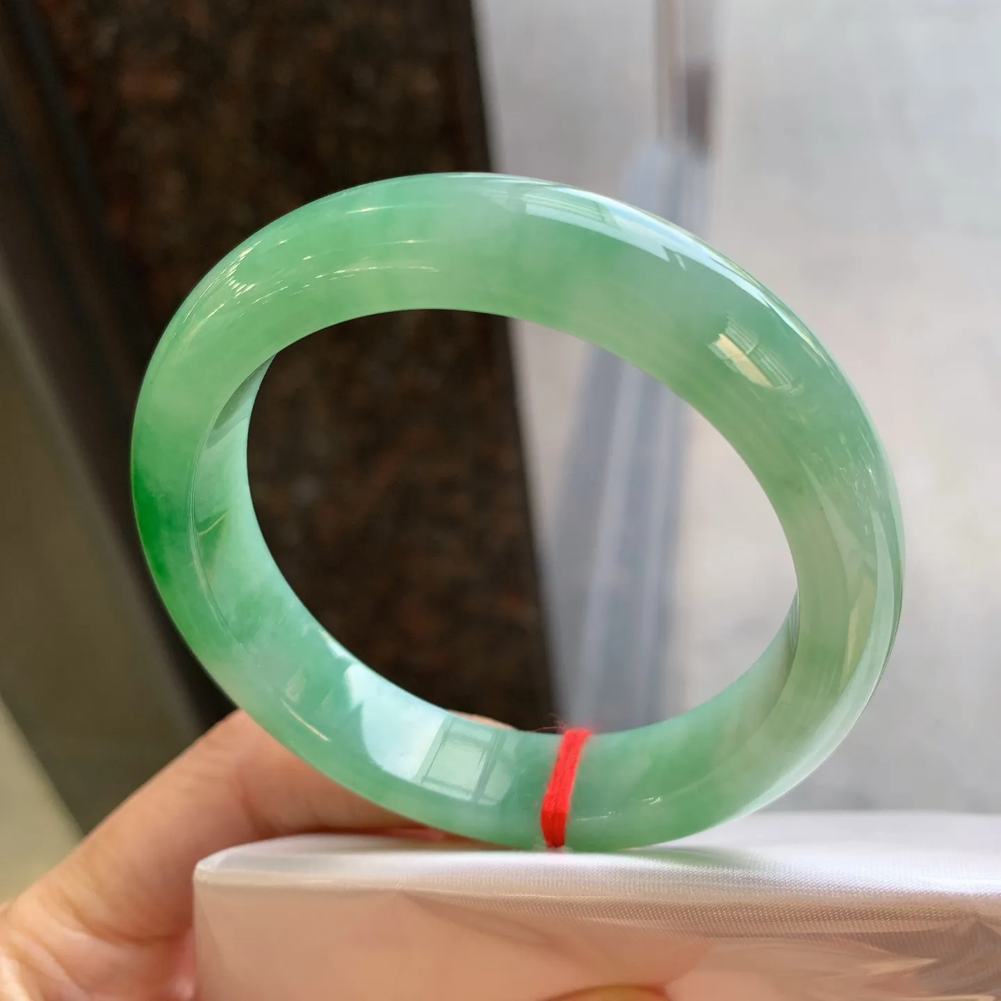 正圈飘绿 无瑕 尺寸：54.6/12.2/8.2  细腻