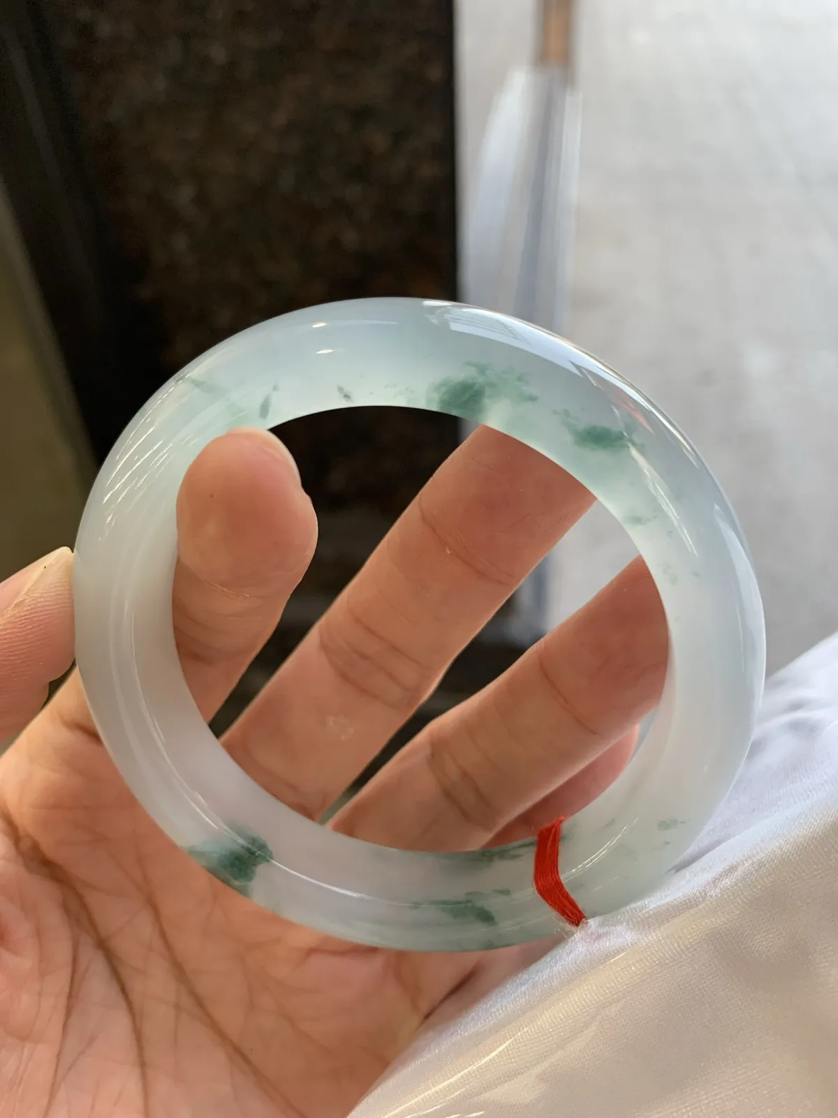 正圈表冰飘花 无瑕 尺寸：59.4/12.5/10 大圈口