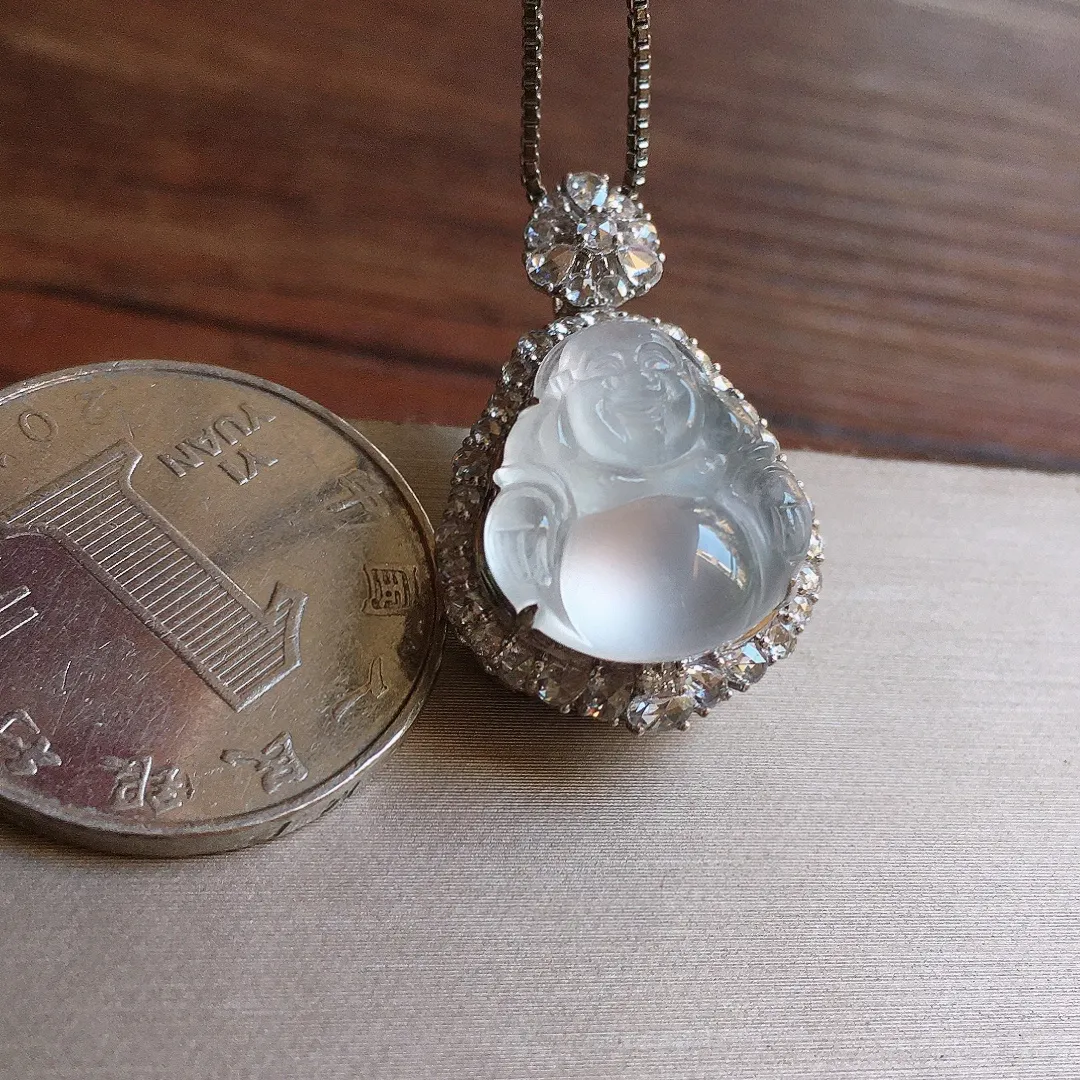 冰种笑佛吊坠，18k金镶嵌，冰润细腻，品相好，种水足，尺寸26*17.2*11.8