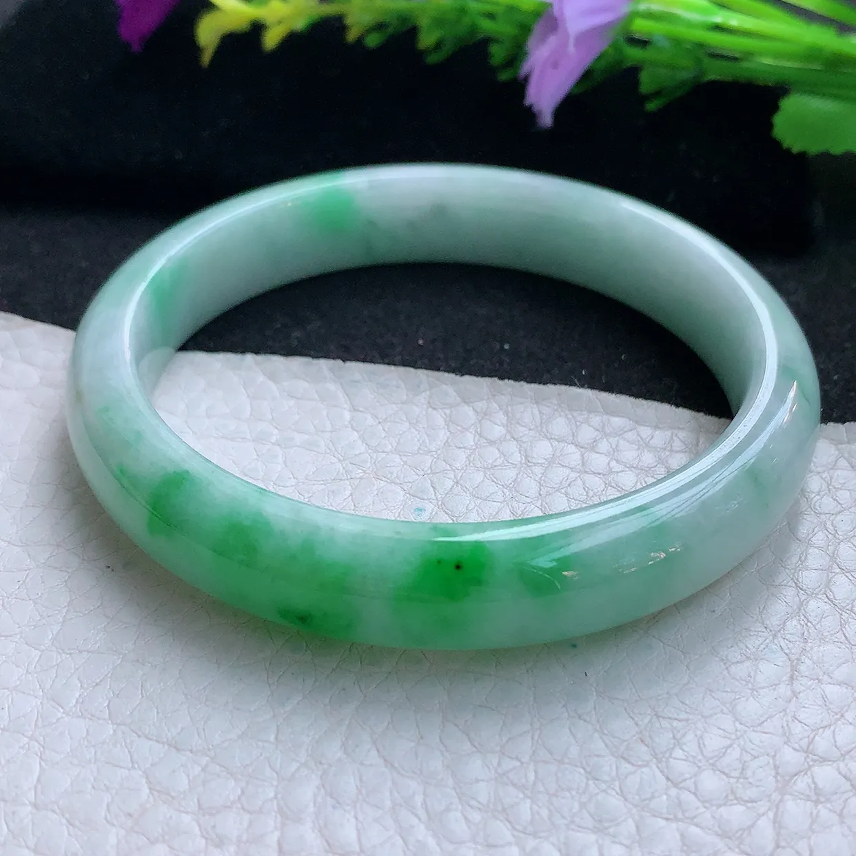 js实拍59*11.5*8平安镯 天然缅甸翡翠玉手镯辣绿水润宽边玉手环