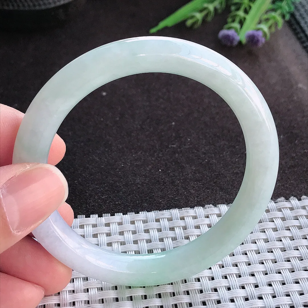 实拍A货翡翠55/8.8老坑清秀温润浅绿色圆条手镯玉镯手环
